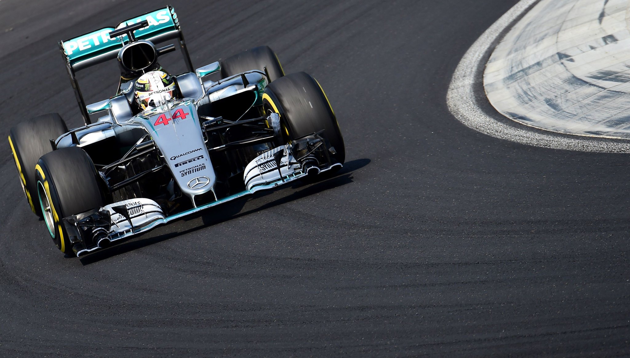 Hamilton wins in Hungaroring (3)