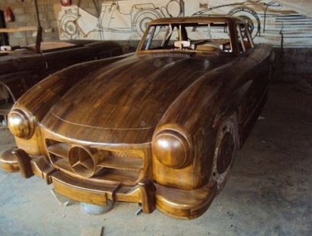 Mercedes 300 SL Gullwing made of wood (1)