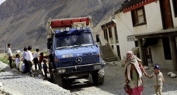 O călătorie prin inima munților Himalaya cu Unimog 1300 L