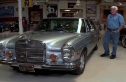 VIDEO: Jay Leno, la plimbare cu Mercedes-Benz 300 SEL 6.3 din 1972
