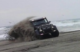 G63 AMG 6×6 tunat de Brabus se joacă în nisipul din Chile
