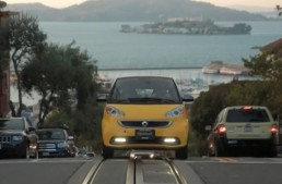 Smart fortwo: cea mai mică mașină pare atât de mare în America!