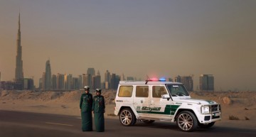 Super mașini de poliție în orașul super bogaților
