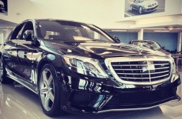 Nu contează ce culoare e rochia! Ce culoare e acest Mercedes?