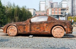 Un artist chinez a construit un Mercedes-Benz SLK din cărămizi