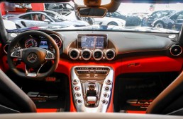 Bestia albastră cu interior din piele roșie la Dubai: Mercedes-AMG GT S