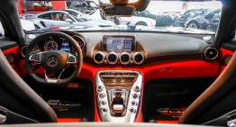 Bestia albastră cu interior din piele roșie la Dubai: Mercedes-AMG GT S