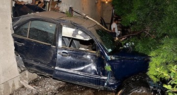 Fără efecte speciale. Un șofer plonjează într-un motel