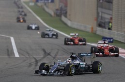 Bahrain F1: Hamilton câștigă, Raikkonen termină pe locul doi