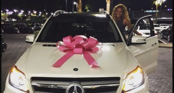 Floyd Mayweather îi dăruiește iubitei un SUV Mercedes