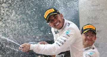 Hamilton rămâne la Mercedes până în 2018 și devine cel mai bine plătit sportiv britanic