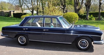 Rolling Stones într-un Mercedes-Benz