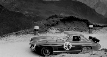 Rallye Lüttich-Rom-Lüttich, 17. bis  22. August 1955. Der Sieger Oliver Gendebien mit Mercedes-Benz Typ 300 SL (W 198 I).