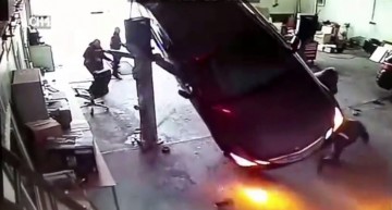 Ce urcă, trebuie să și coboare! Un E-Class se prăbușește în timpul reviziei tehnice