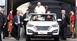 Papa renunță la Mercedes pentru un papamobil Hyundai