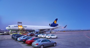 Câte mașini Mercedes-Benz încap într-un avion?