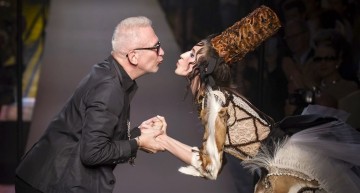 Săptămâna Modei Mercedes-Benz aduce ținute bizare și coafuri pe măsură