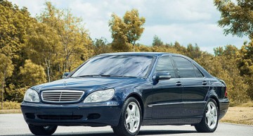 Sir Elton John își vinde limuzina Mercedes S600L