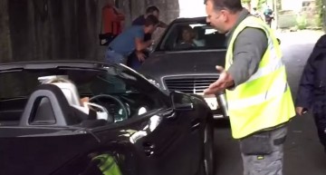 Nu se vede luminița de la capătul tunelului pentru doi șoferi de Mercedes