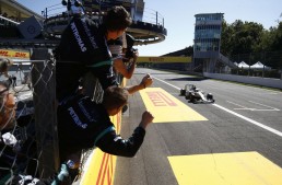 Italia F1: Hamilton învinge şi se detaşează în clasamentul general