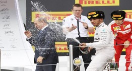 De la ruși vine ploaia de șampanie – Mercedes AMG Petronas ia titlul, Putin este stropit de Hamilton