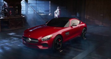 Moș Crăciun renunță la sanie pentru un Mercedes-AMG GT