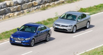 Prima comparație Mercedes C 350e vs VW Passat GTE