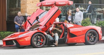 Lewis Hamilton trădează Mercedes, alege un LaFerrari roșu