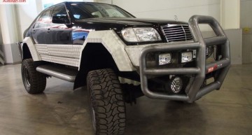 Limuzina de off-road – Un Mercedes-Benz S-Class transformat în monster truck