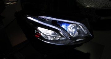 Noul E-Class face o demonstrație cu farurile inteligente MULTIBEAM LED