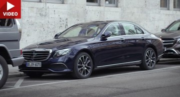 Remote Parking Pilot: Mercedes E-Class are aptitudini de James Bond
