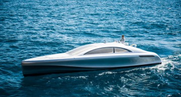 Săgeata Argintie a Mărilor – Yacht-ul Mercedes-Benz de 960 CP