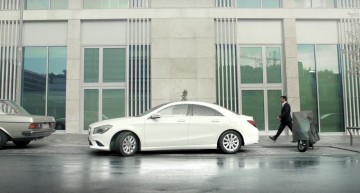 Accidentul romantic – O nouă reclamă amuzantă de la Mercedes-Benz