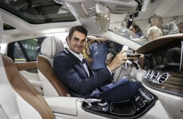 Game, set, meci pentru spațiu – Federer, primul la volanul noului E-Class Estate