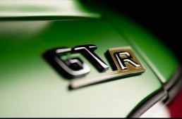 Lewis Hamilton caută Bestia Verde AMG GT R în junglă – Dar cine pe cine vânează?