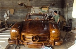 Un Mercedes 300 SL Gullwing a fost construit în întregime din lemn