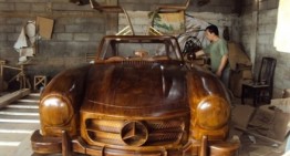 Un Mercedes 300 SL Gullwing a fost construit în întregime din lemn
