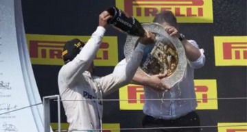 Captain America din Formula 1! Cum să supraviețuiești unui atac cu șampanie pe podium