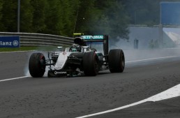 Furtună în paradis – Rosberg penalizat, Hamilton arogant