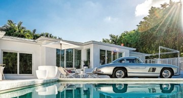 Un Mercedes-Benz 300 SL gullwing în dormitor și o familie obsedată de mașini