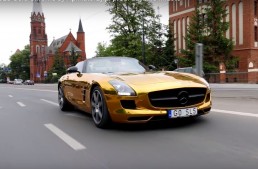 La soare te poți uita – un Mercedes SLS AMG de aur umblă liber pe străzile din Polonia
