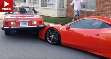 Mercedes SL face praf Ferrari 458 Speciale: Greu de parcat (video)