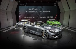 LIVE DE LA PARIS. Mercedes-AMG GT Roadster se bucură de soarele de toamnă