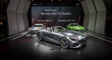 LIVE DE LA PARIS. Mercedes-AMG GT Roadster se bucură de soarele de toamnă