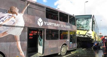 Un autobuz Mercedes provoacă haos pe autostradă în Istanbul