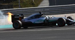 Teoria conspirației – Hamilton îi acuză pe șefii de la Mercedes-AMG PETRONAS că îl sabotează