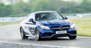 O zi din viața unui cascador la Mercedes-Benz World