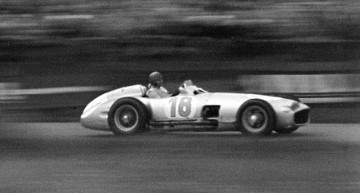 O poveste incredibilă: fostul pilot Mercedes Juan Manuel Fangio a fost răpit de oamenii lui Fidel Castro