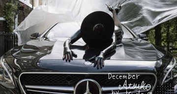 Calendarul cu mașini Mercedes-Benz 2017: “She’s Mercedes”