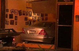 Un Mercedes-Benz intră în plin într-un restaurant din Miami, Florida